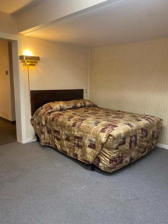Chinook Motel Lethbridge Exteriör bild